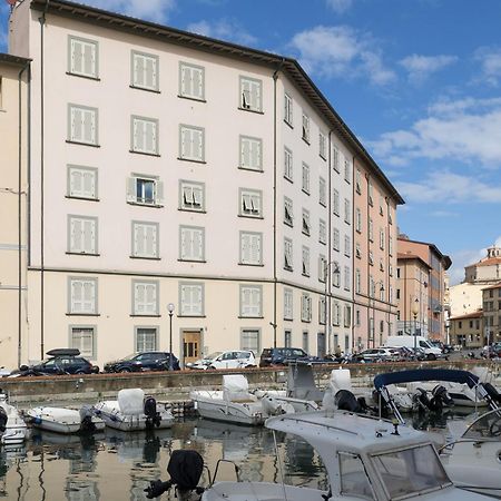 Near The Port-Elegante Appartamento Con Vista Sui Canali Livorno Eksteriør bilde